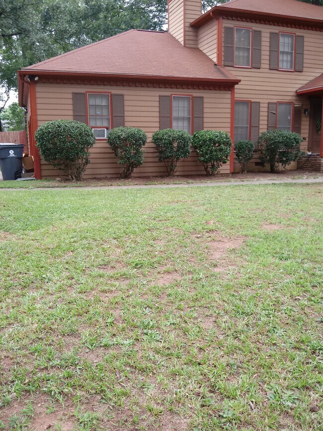 Building Photo - 629 Chatham Trail