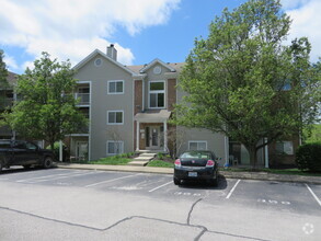 Building Photo - 460 Lakeview Dr