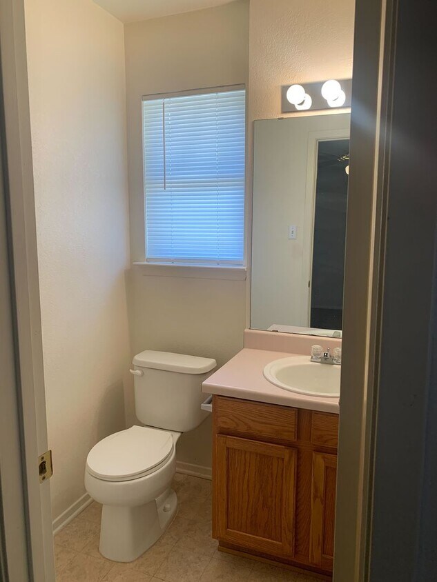 Foto principal - 3 Bdrm 1.5 Bath 1 Car Garage