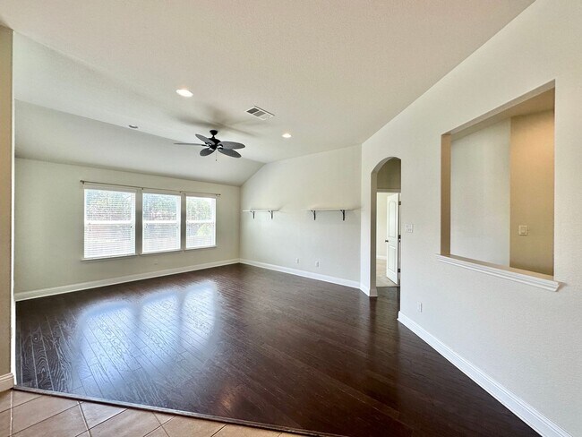 Building Photo - Viewable Now!