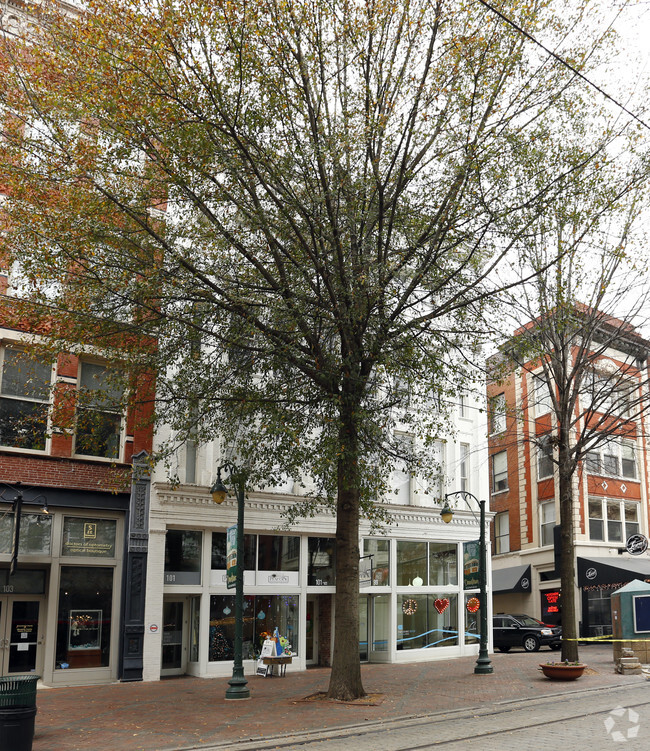 Building Photo - Main Street Flats