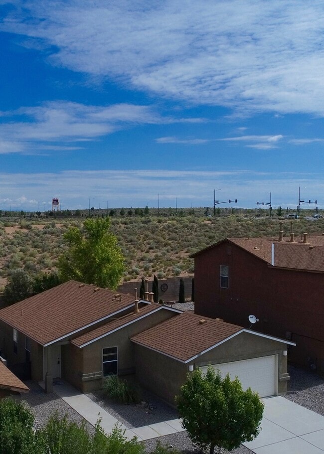 Building Photo - Prominent 3 Bedroom, 2 Bath Single Story Home In Rio Rancho!