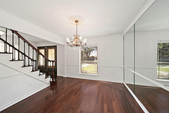 Foto del edificio - 2007 Shadowbriar Dr