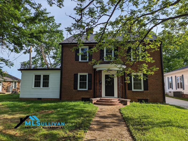 Primary Photo - 231 W Elm St
