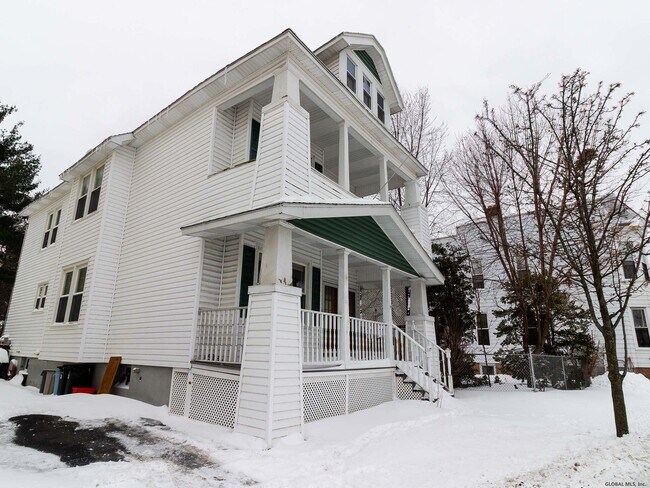 Building Photo - 506 19th St