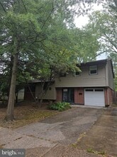 Building Photo - 305 Radcliffe Dr
