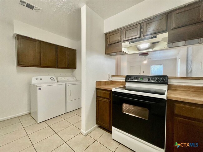 Building Photo - 107 1st St