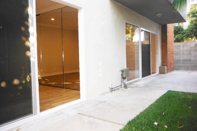 Foto del edificio - 3615 Greenfield Ave