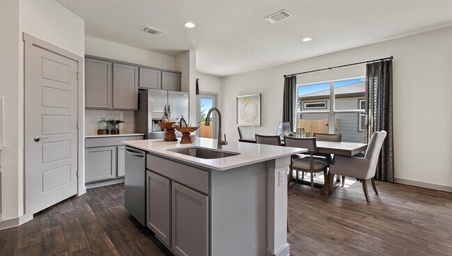 Foto del edificio - 3704 Beechmont Dr.