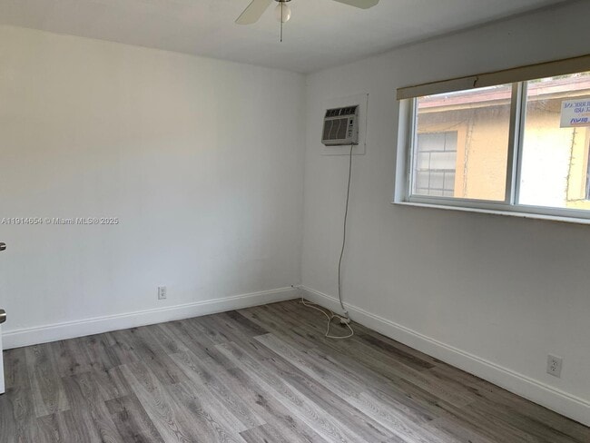 Building Photo - 413 NW 4th Ave