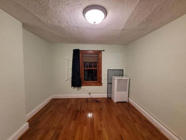 Foto del edificio - 2 bedroom in ASTORIA NY 11105