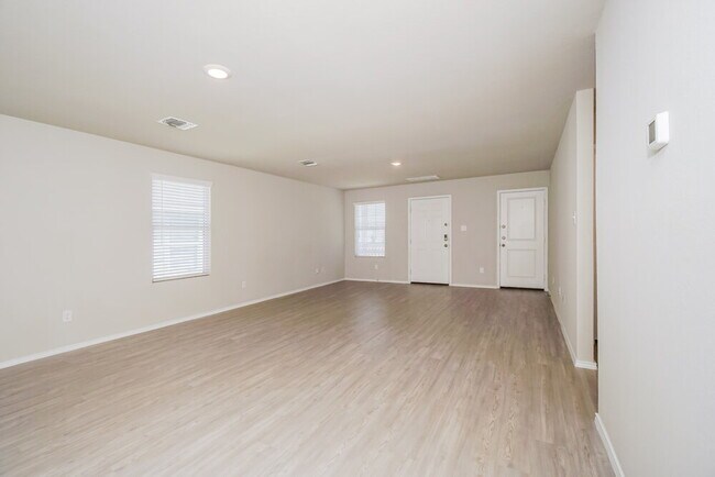 Building Photo - 7241 Avila Vis