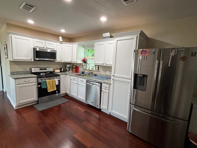 Foto del edificio - 2333 Kingswood Dr
