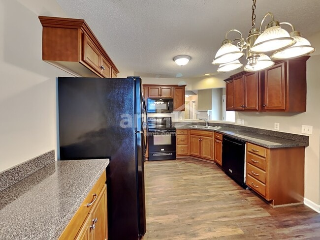 Building Photo - 2027 Waterford Dr