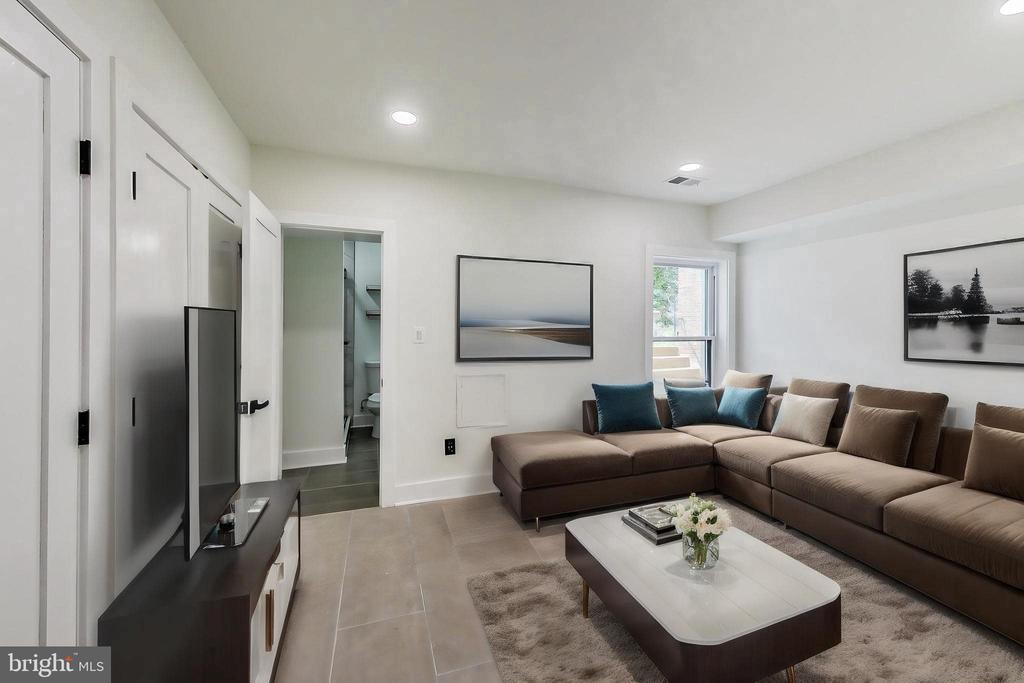 Foto principal - 1626 K St NE