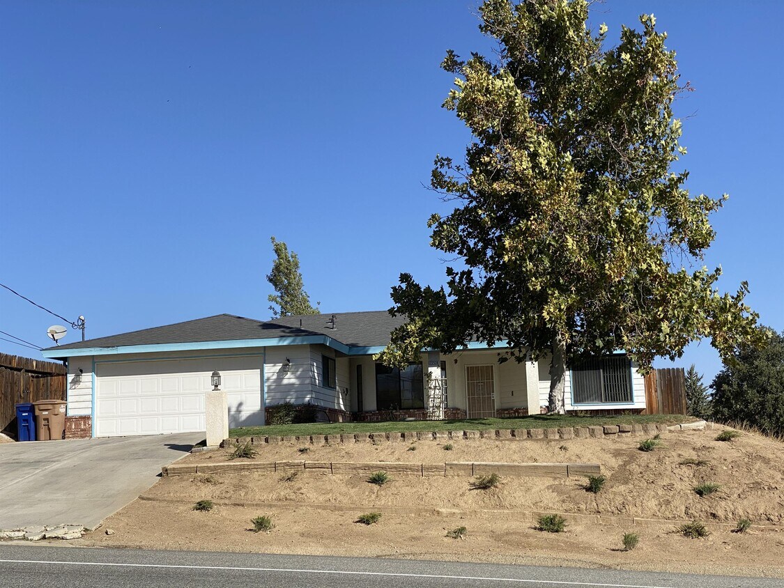 22536 Mariposa Rd, Tehachapi, CA 93561 House Rental in Tehachapi, CA