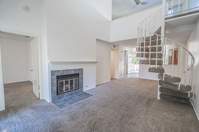 Foto del edificio - Spacious 1-Bedroom Condo with Loft PLUS Bonus Room in Valencia's Arbor Park Community!