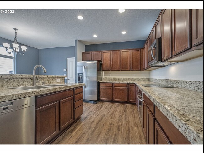 Building Photo - 5310 SE Redberry Pl