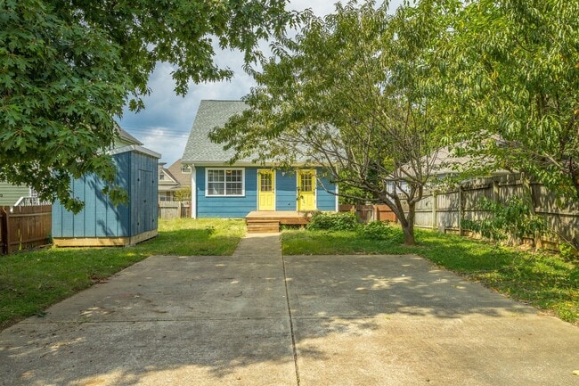 Building Photo - 3 bedroom, 2 bathroom home in the Southside!