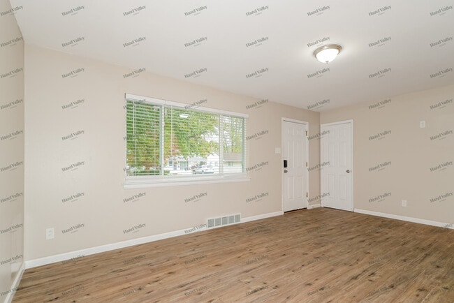 Building Photo - 850 Daniel Boone Dr