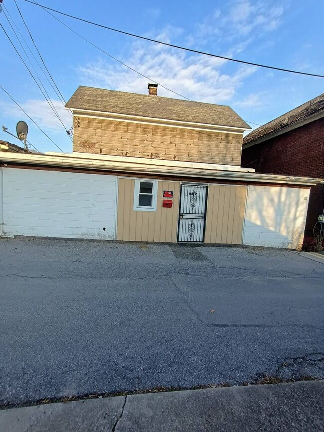 Building Photo - 812-814 Central Ave