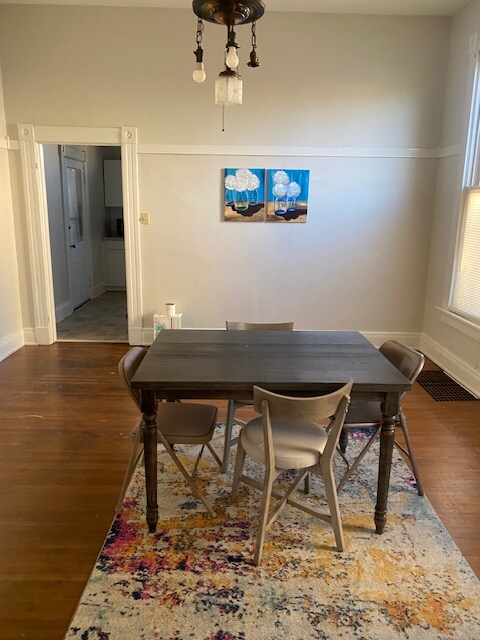 Foto del edificio - 98 W Main St