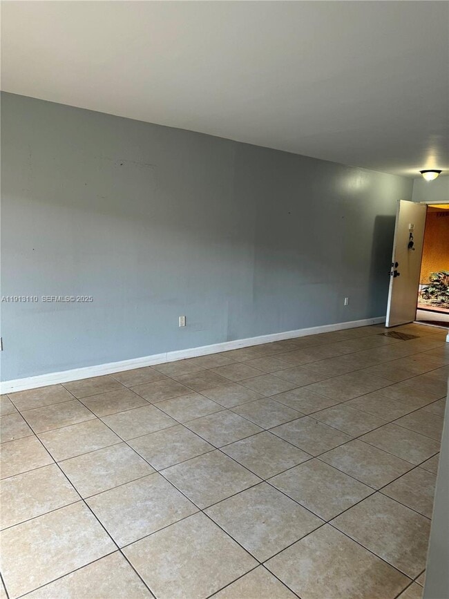 Foto del edificio - 9705 Fontainebleau Blvd