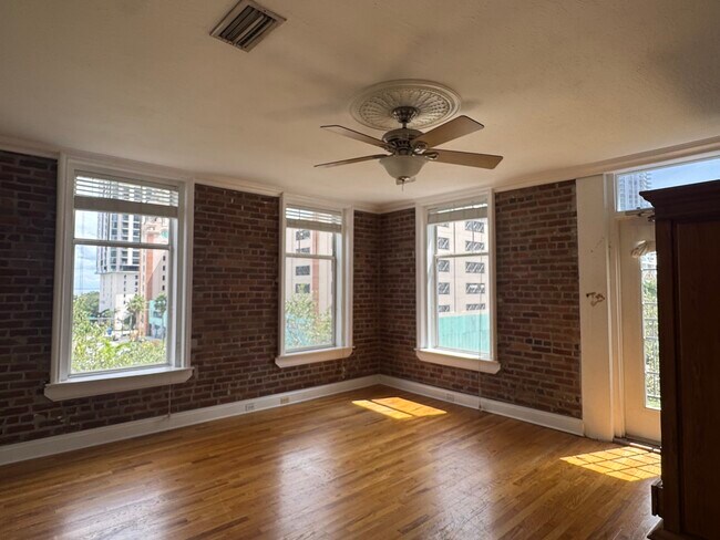 Foto del edificio - 215 Central Ave