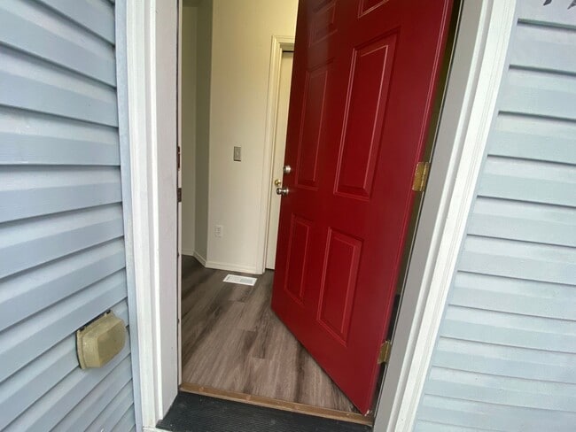 Building Photo - 599