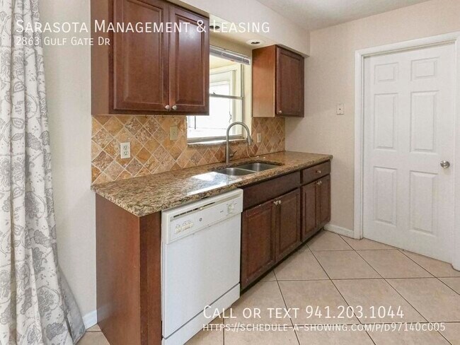 Building Photo - 2 Bed 2 Bath Home in Gulf Gate Near Siesta...
