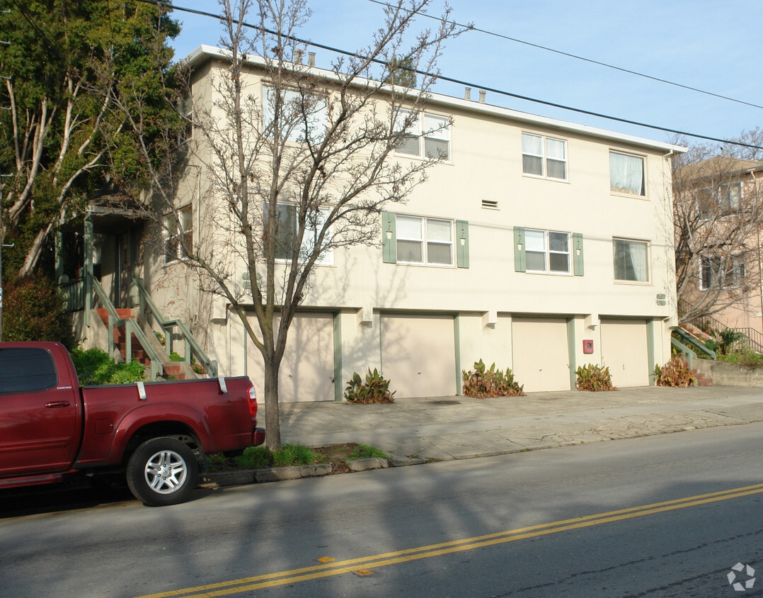 Foto del edificio - 1425-1431 Lincoln Ave