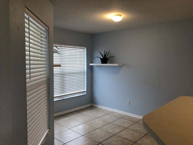 Foto del edificio - 6520 Lake Gloria Shores Blvd
