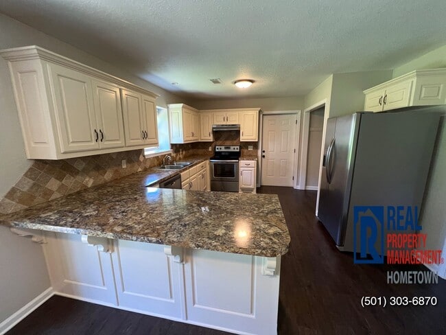 Building Photo - 10 Woodbriar Ct