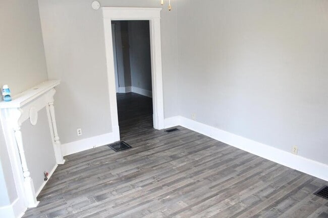 Building Photo - 142 N Lancaster St