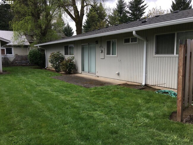 Building Photo - 2289 Willamette Falls Dr