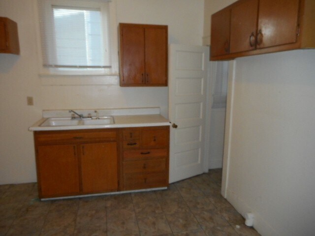 Foto del edificio - 4 BR House Near Promenade Park
