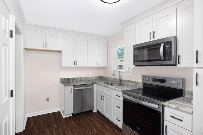 Building Photo - 153 Seven Pines