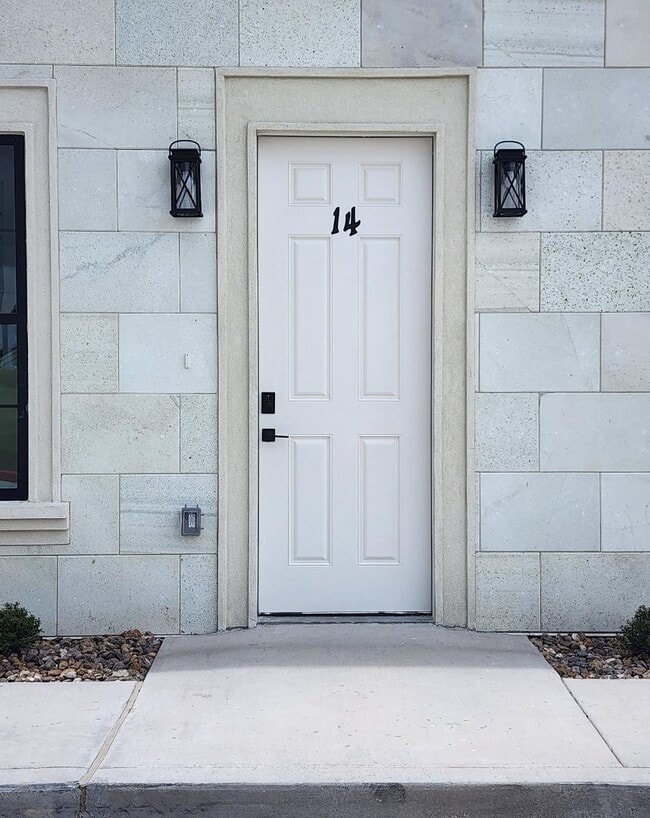 Building Photo - 3229 E Grimes St