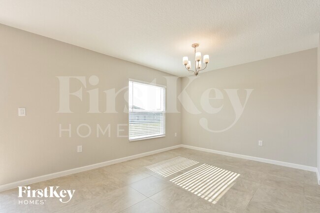 Building Photo - 610 Lindbergh Wy