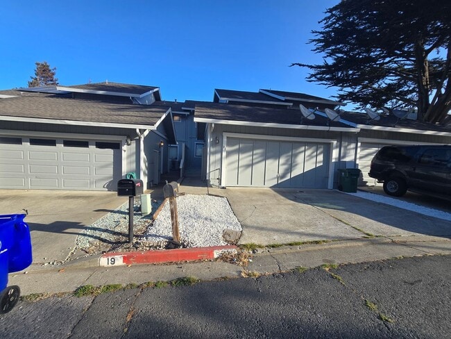 Building Photo - 21 Dove Ln