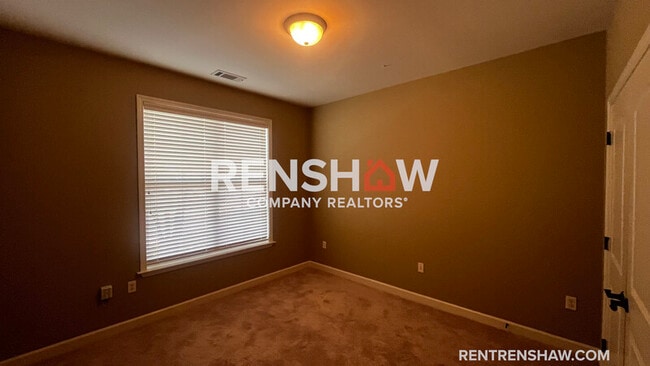 Building Photo - 1381 Calumet Farms Dr