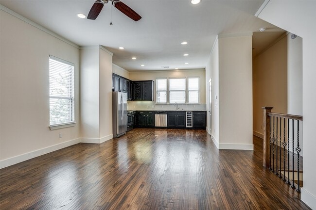 Foto del edificio - 4323 Dickason Ave