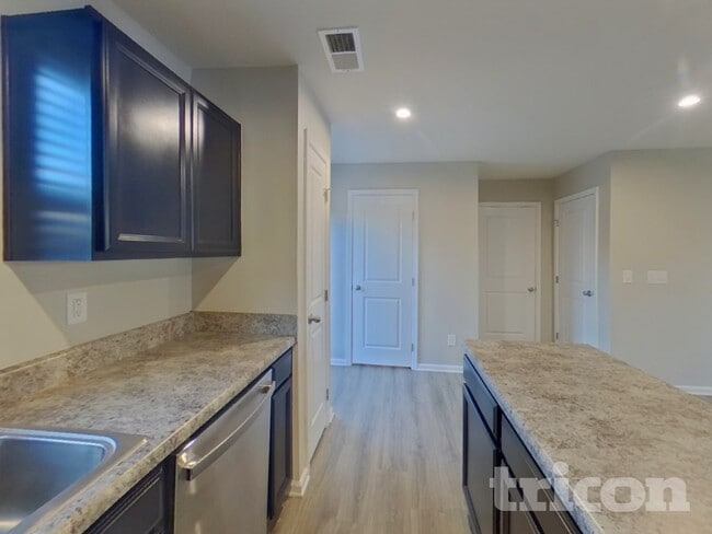 Building Photo - 467 Hobson Wy