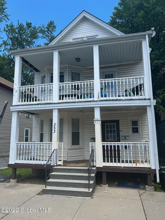 Foto principal - 353 3rd St