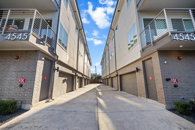 Foto del edificio - 4545 Bowser Ave