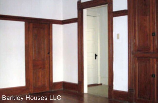 Building Photo - 1001 W 22nd St