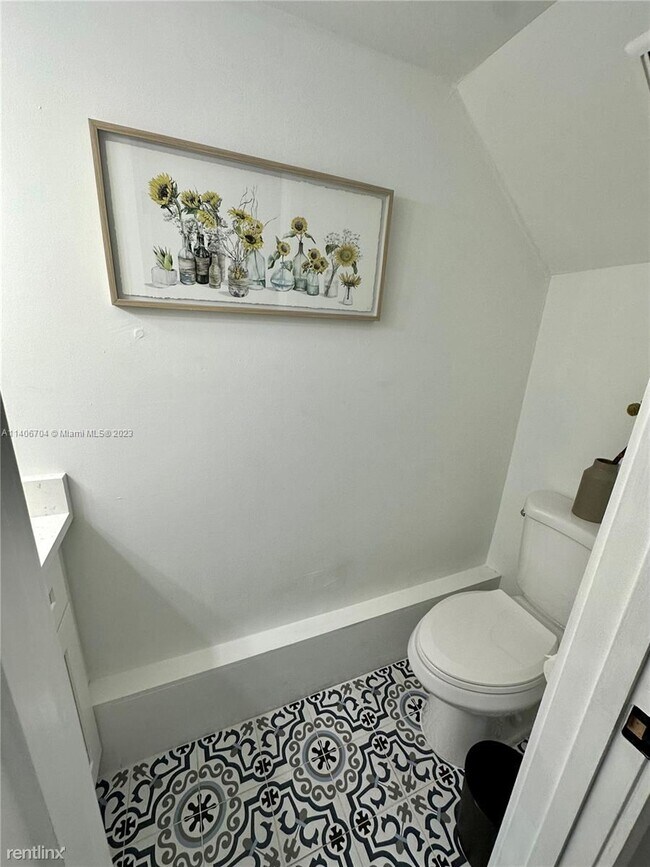 Building Photo - 2 br, 1.5 bath Condo - 4600 SW 67th Ave Ap...