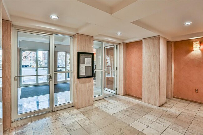 Building Photo - 40 Oceana Dr W
