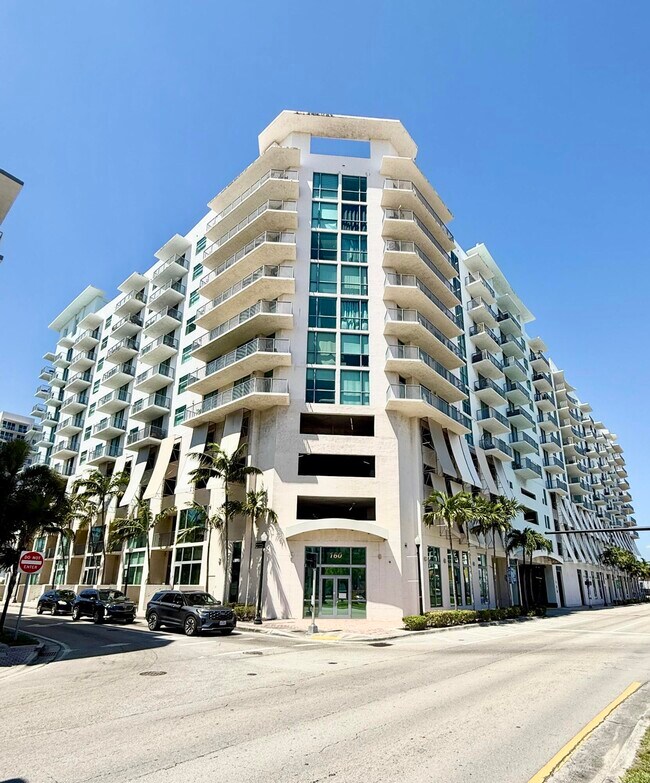 Foto del edificio - 140 S Dixie Hwy