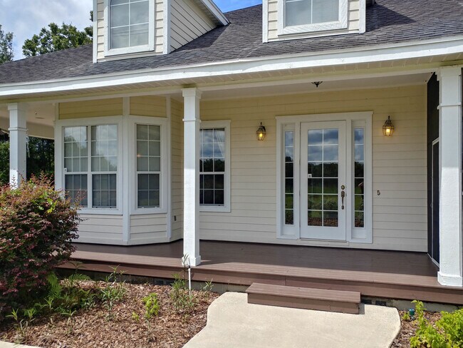 Building Photo - 16405 SW 15th Ave